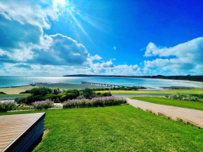 The Pier House, seaside, oceanfront at your door
